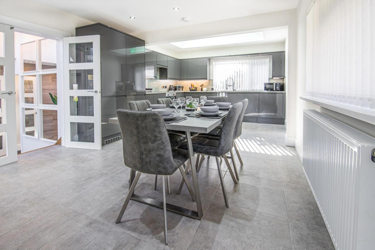 Luxury Property With Hot Tub And Sea Views Oystermouth Eksteriør billede