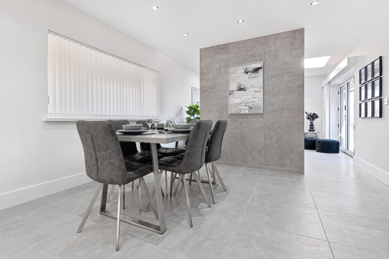 Luxury Property With Hot Tub And Sea Views Oystermouth Eksteriør billede