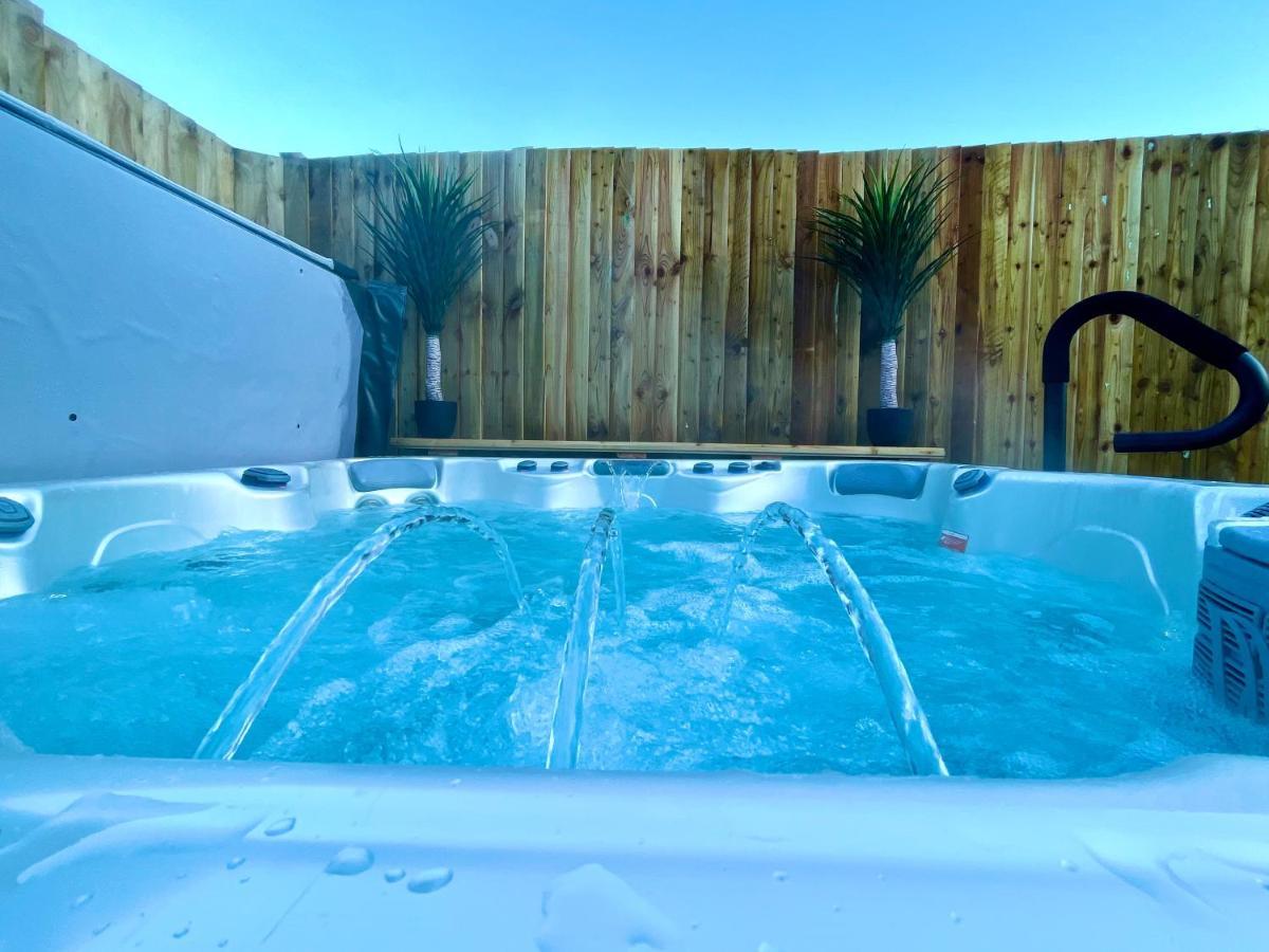 Luxury Property With Hot Tub And Sea Views Oystermouth Eksteriør billede