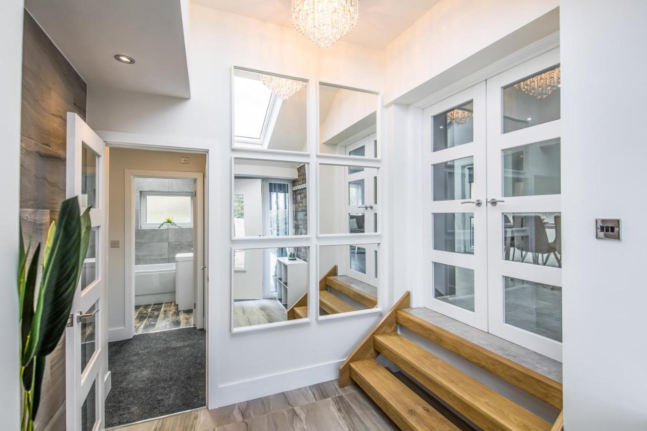 Luxury Property With Hot Tub And Sea Views Oystermouth Eksteriør billede