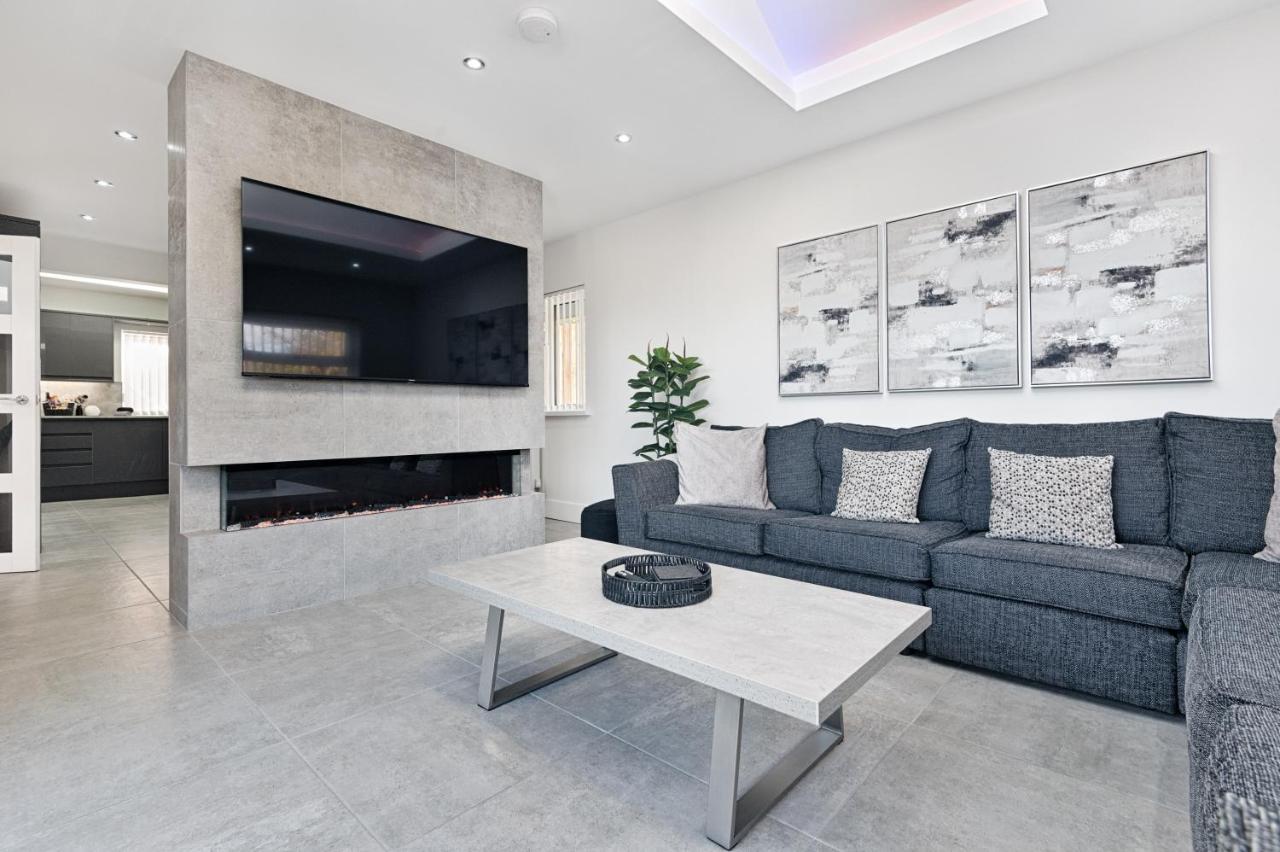 Luxury Property With Hot Tub And Sea Views Oystermouth Eksteriør billede