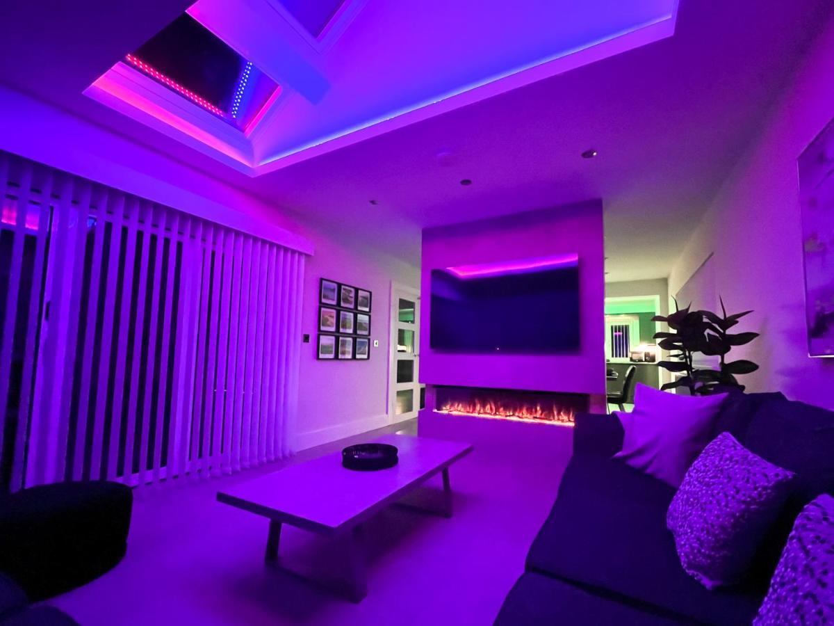 Luxury Property With Hot Tub And Sea Views Oystermouth Eksteriør billede