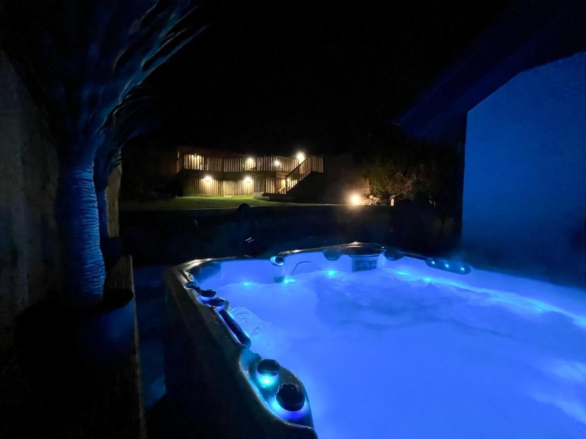 Luxury Property With Hot Tub And Sea Views Oystermouth Eksteriør billede
