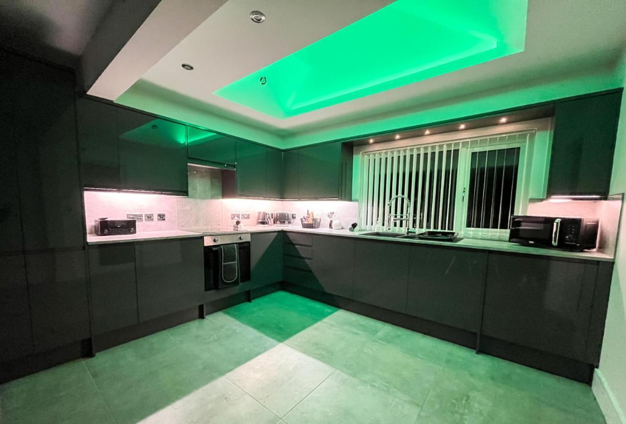 Luxury Property With Hot Tub And Sea Views Oystermouth Eksteriør billede
