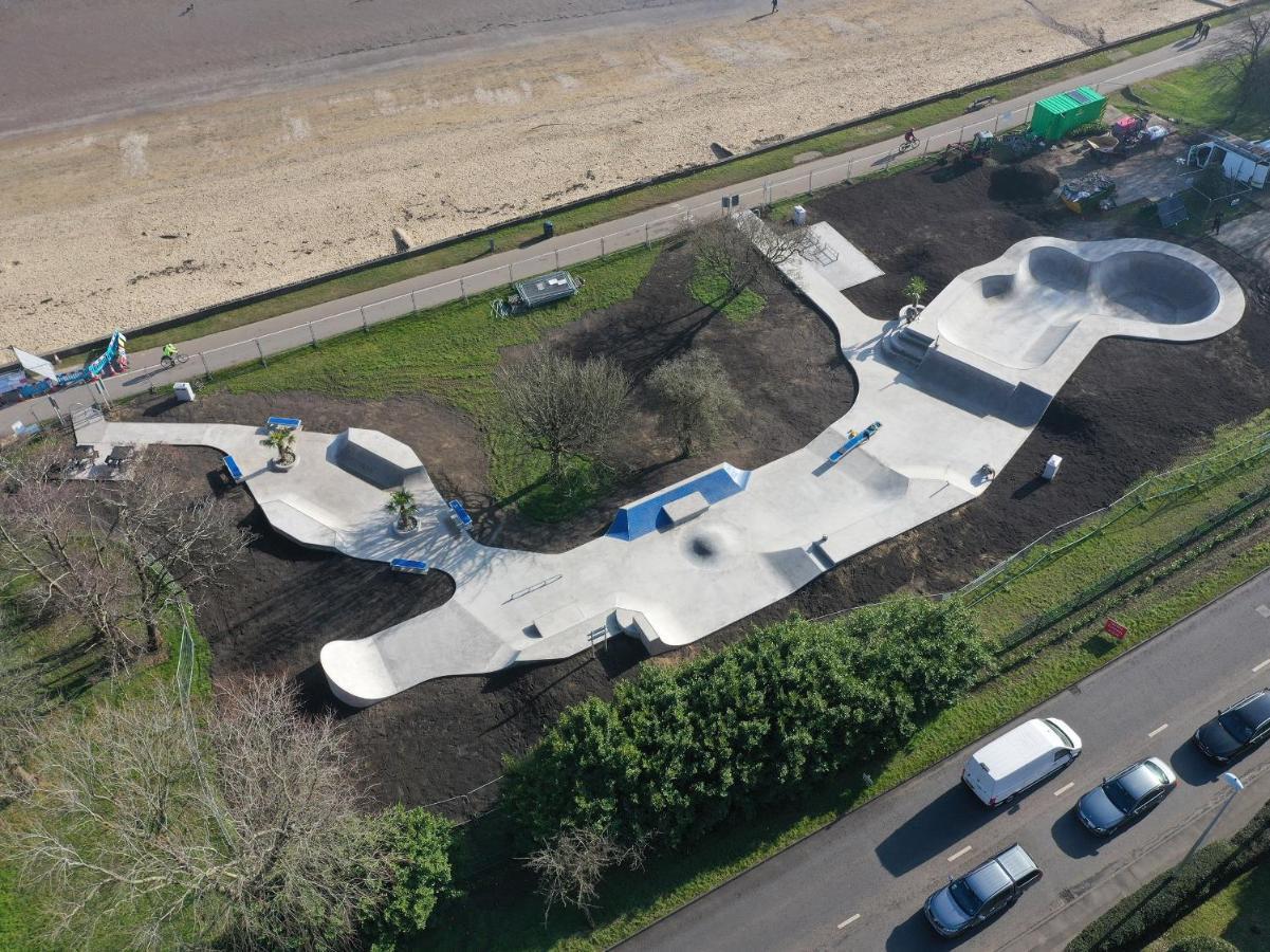 Luxury Property With Hot Tub And Sea Views Oystermouth Eksteriør billede